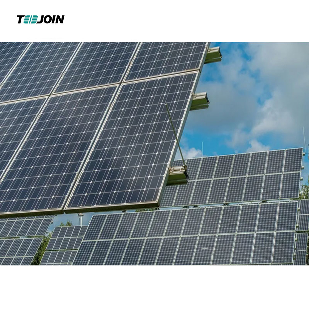 What is the difference between monocrystalline and polycrystalline solar panels?